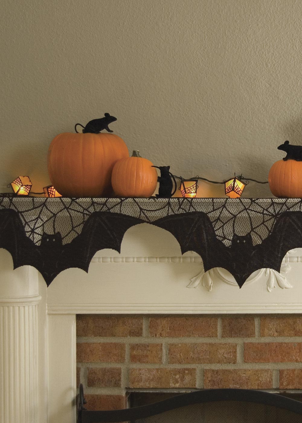 BOO-tiful Bats Mantle Scarf